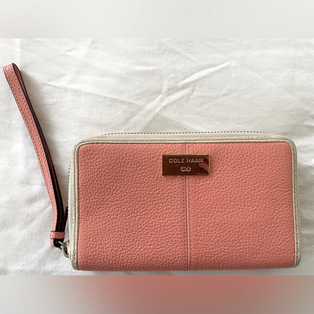 Cole Haan Leather Wristlet/Wallet Organizer soft Peach/Pink Zip Around 6.5x4”